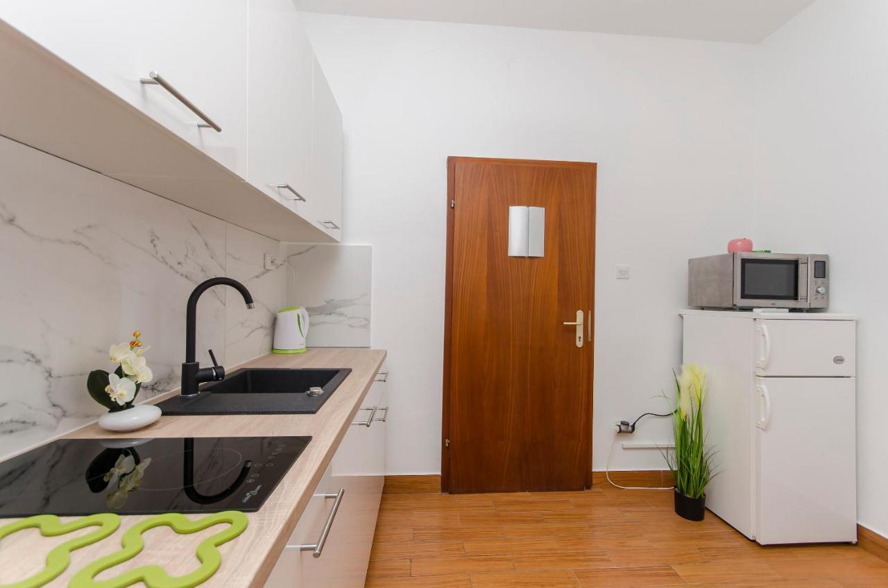 Apartments Katarina Pirovac Esterno foto